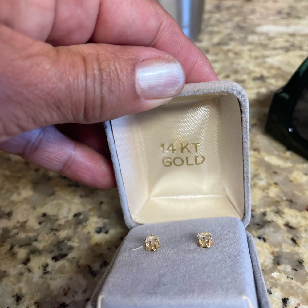 Diamond Studs 14k Gold Genuine Diamonds
14k on posts of earrings - Picture 3 of 5